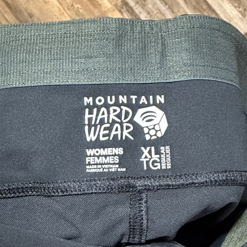Mountain Hardwear Women's Dark Green and Gray Leggings